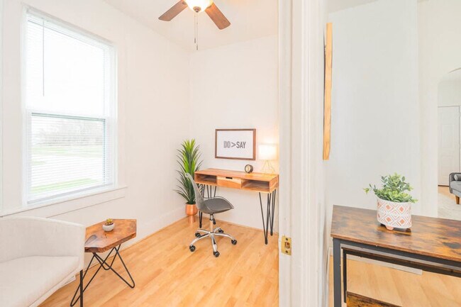 405 Michigan St unit ID1061622P, Oshkosh, WI 54902 - photo 3