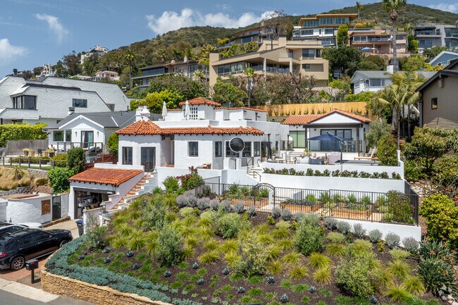 Coast Royal features stunning Mediterranean-style homes, with their terracotta roofs, stucco exteriors, and lush gardens, evoking the charm and elegance of coastal Europe.