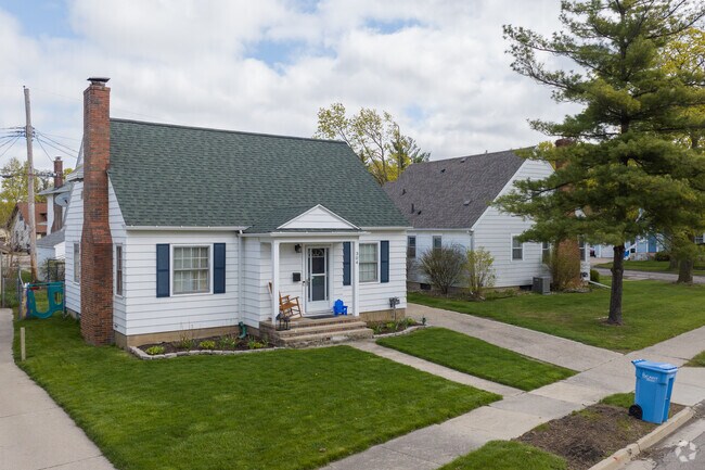 Single story Cape Cod close to Cedar St in Greencroft Park