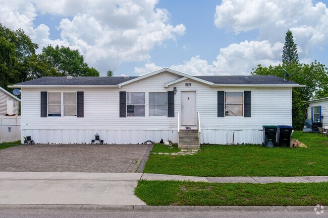 This manufactured home in Taft features a paver driveway.