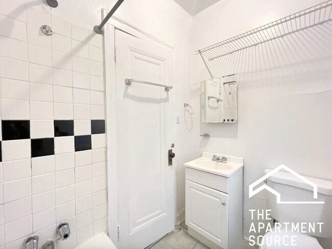 2825 N Burling St unit 202, Chicago, IL 60657 - photo 5