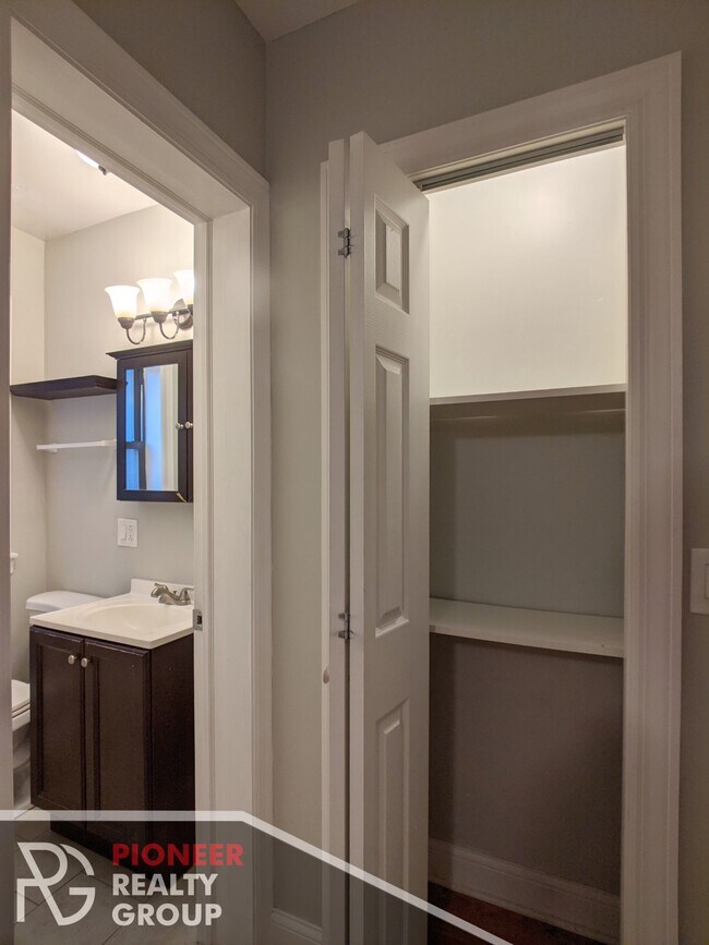 833 W Wolfram St unit 3, Chicago, IL 60657 - photo 6