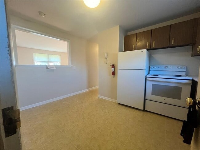 70 Carroll Ave, Newport, RI 02840 - photo 4