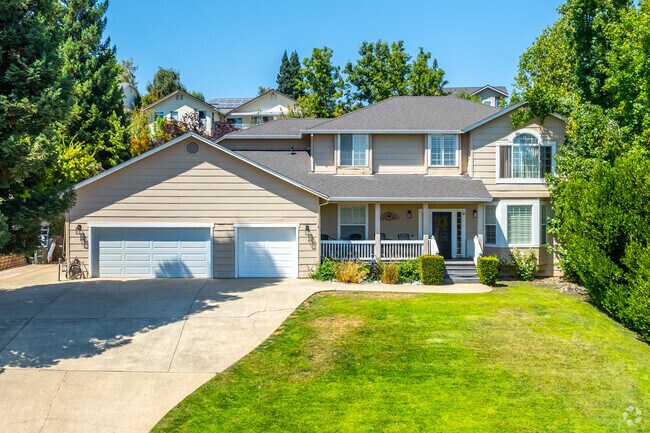 Newer ranch-style and New Traditional homes are found on the edge of Sutter Creek.