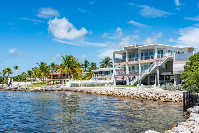Tavernir offers large waterfront homes near Harry Harris Park.