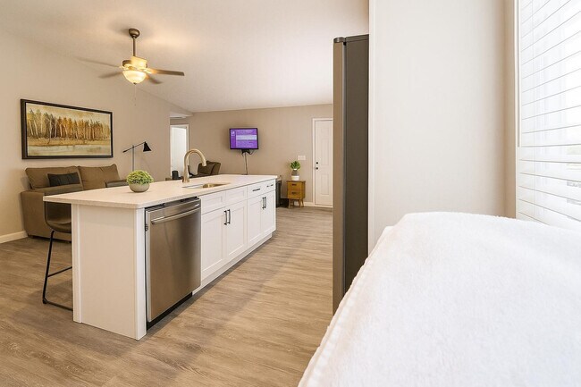 114 Sunny Oak Trail unit ID1222851P, Kissimmee, FL 34746 - photo 4