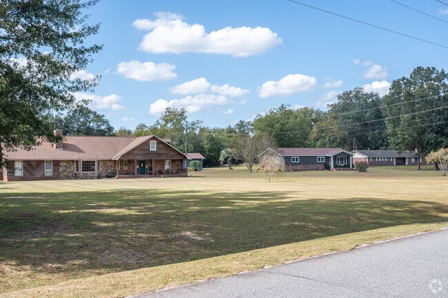 Putney homes with large lots can be found along Stagecoach Rd.