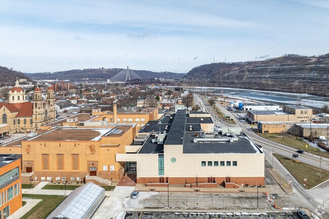Steubenville High School is an above average school located along the Ohio River in Steubenville, Ohio.
