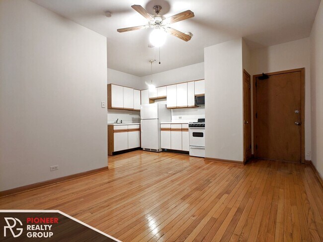 634 W Barry Ave unit 305, Chicago, IL 60657 - photo 3
