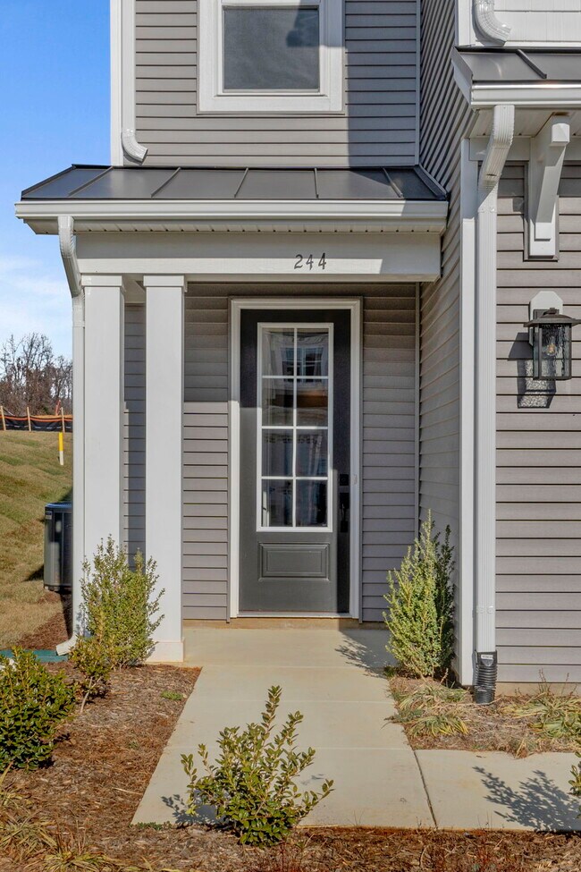 244 Ridgeline Dr, Waynesboro, VA 22980 - photo 5