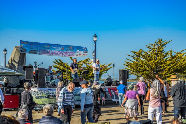 LC Diamonds play classic hits at the Madaket Square Concert in Eureka.