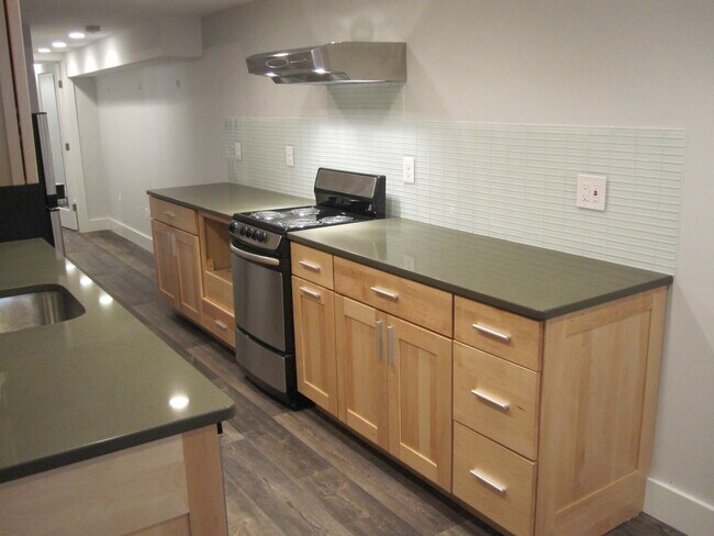 1658 Monroe St NW unit 1658 Apt B, Washington, DC 20010 - photo 7