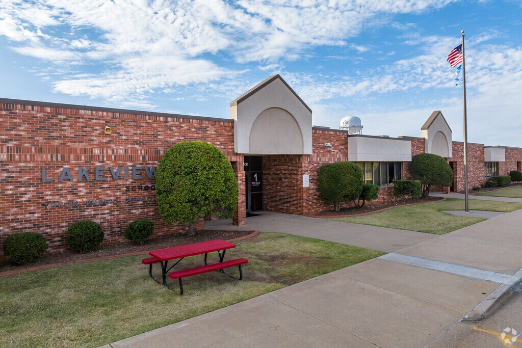 Lakeview Intermediate provides excellent education and guidance for students.