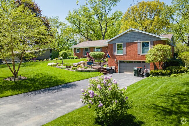 Colorful split level homes are a common sight in the Creekside neighborhood.