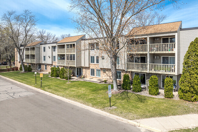 Shoreview Estates Condominiums offer maintenance free options for Sitzer residents.