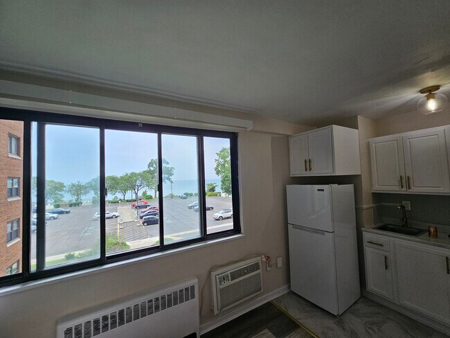 Edgewater Towers Condominiums unit 311, Lakewood, OH 44107 - photo 4