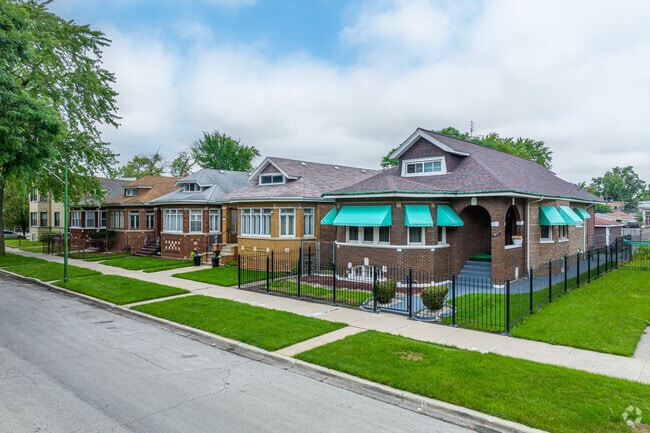 Chicago bungalow homes are common in Brainerd.