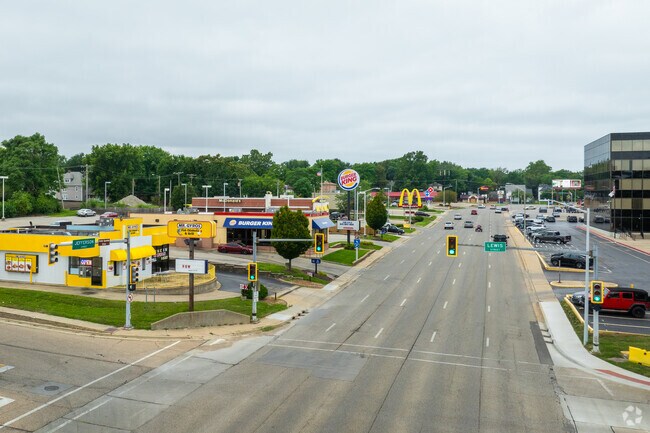 There are plenty of restaurants and drive thru's to choose frim in Vinegar Hill.