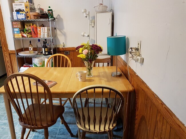 Eat-in Kitchen
