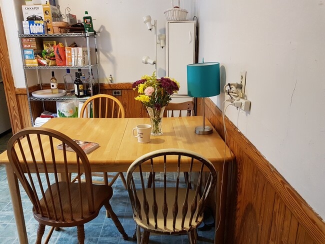 Eat-in Kitchen