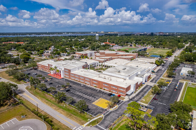 Manatee High School, Bradenton FL Rankings & Reviews - Homes.com