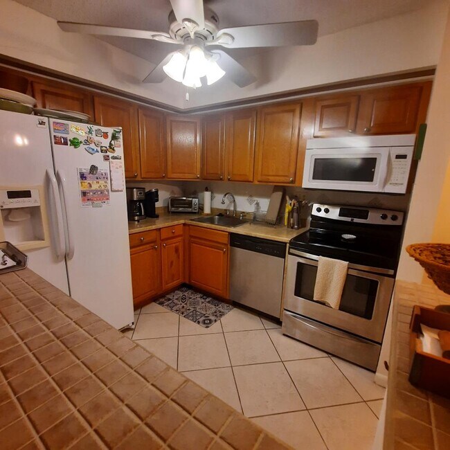 Updated Kitchen fully stocked