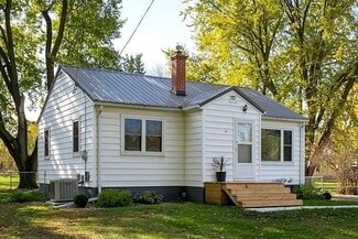 241 Carrington Ave, Waterloo, IA 50701