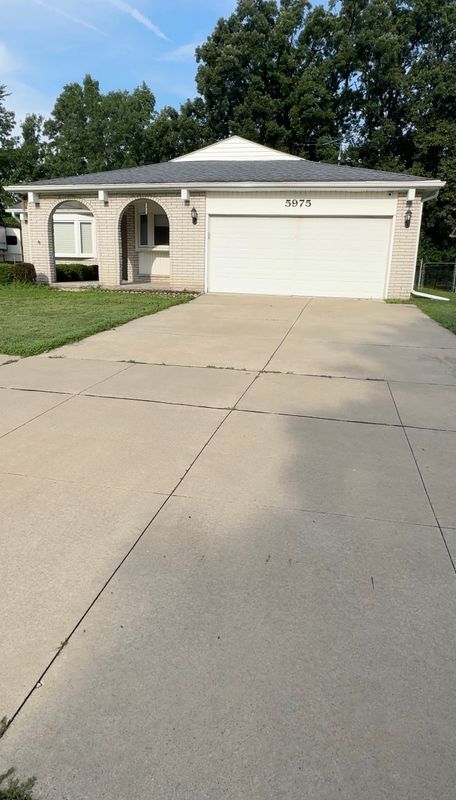 5975 Beaufort Dr, Canton, MI 48187