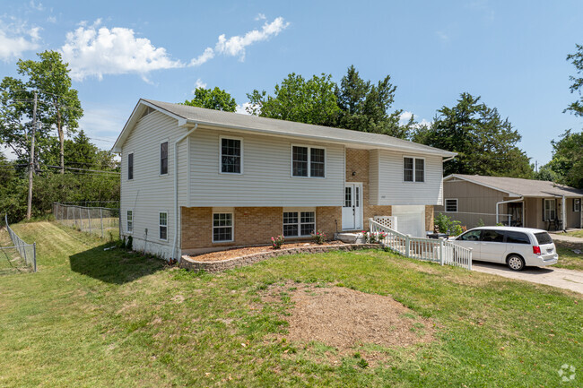 Tall bi-levels stand above the rest of the homes in Rockbridge.