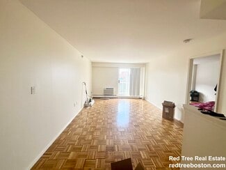 175 Freeman St Unit 912, Brookline, MA 02446