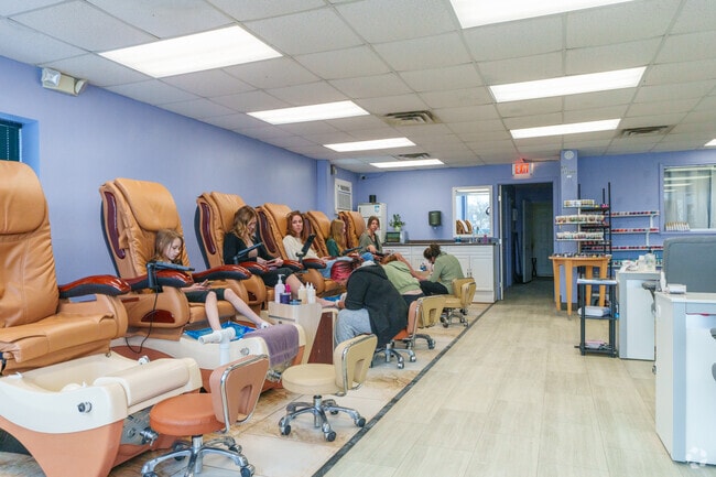 You'll want to stop at Nifty Nails Spa in Lakewood for a pedicure near North Harmony.