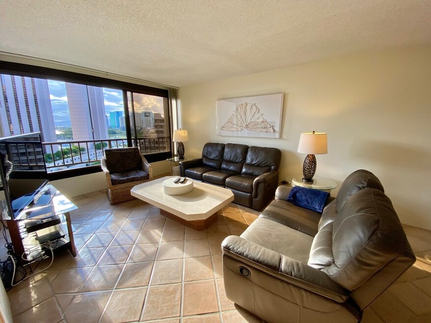 Discovery Bay Center unit 3318, Honolulu, HI 96815 - photo 1