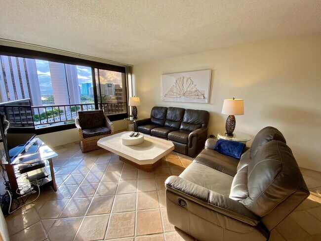 Discovery Bay Center unit 2519, Honolulu, HI 96815 - photo 3
