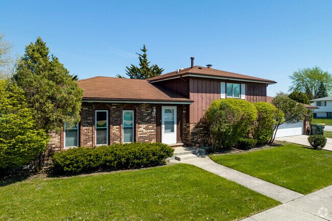 For more space, Lynwood has a collection of split level homes to fit the whole family in.