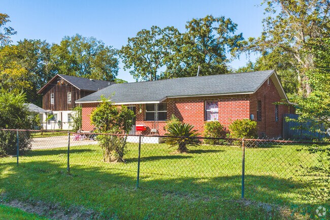Brick ranch-style homes are quite common in Rosedale.