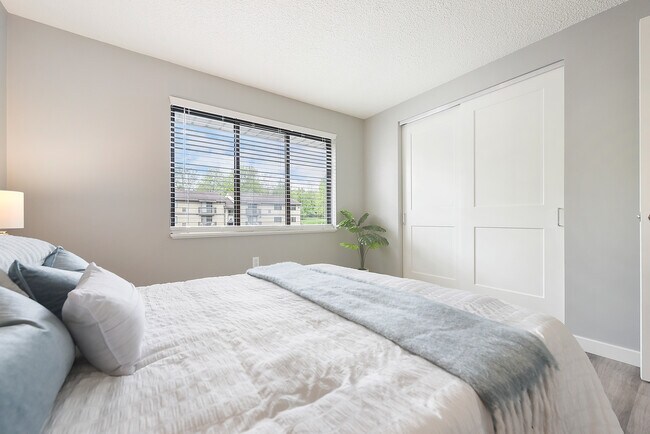 OakWood Park -- No up-front security deposit required!, Oakdale, PA 15071 - photo 7