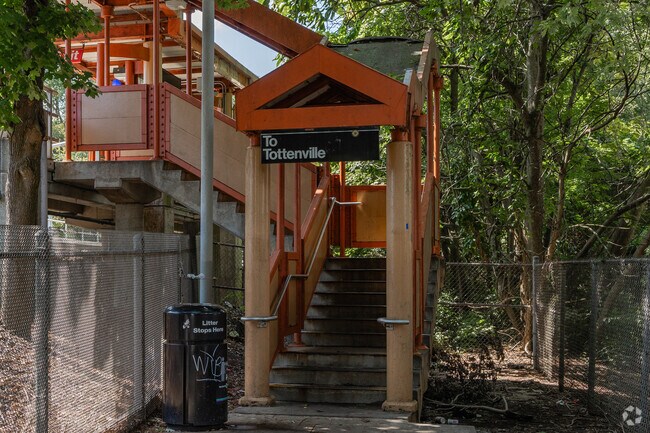 The Pleasant Plains station is an elevated Staten Island Railway station.