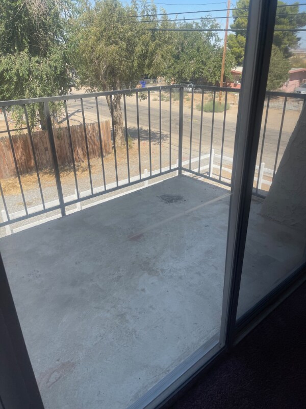 11951 Chamberlaine Way unit 18, Adelanto, CA 92301 - photo 6