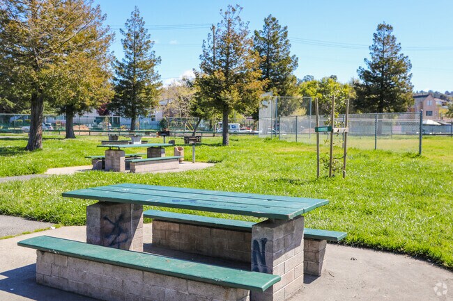 Verdes Carter Park near Toler Heights has picnic areas and green space.