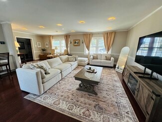 1105 E Holly Ave, Sterling, VA 20164