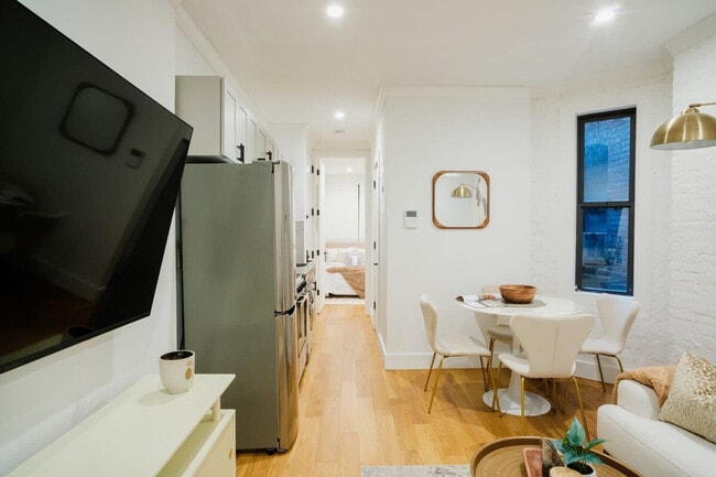 Lenox Row unit FL4-ID1021978P, New York, NY 10021 - photo 6