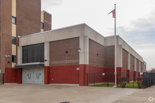 JHS 226 Virgil I. Grissom has a student-teacher ratio of 13 to 1.