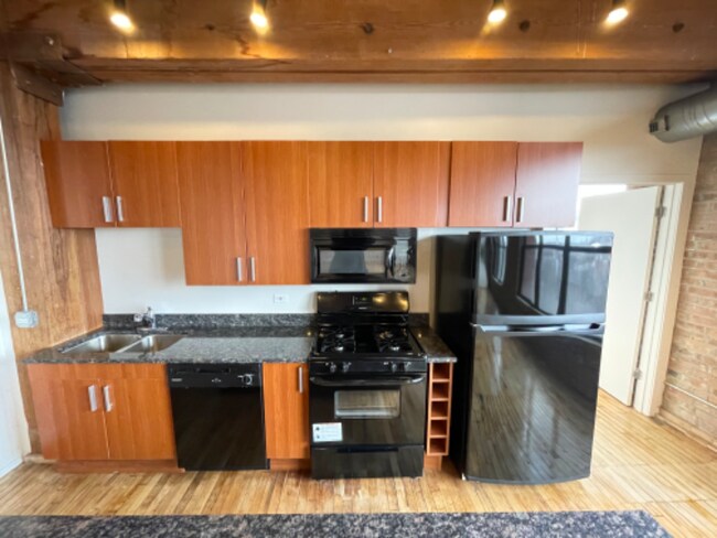 2100 S Marshall Blvd unit 5011, Chicago, IL 60623 - photo 2