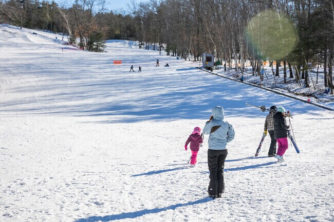 The McIntyre Ski Area is the perfect spot in Straw-Symth to go skiing or tubing.