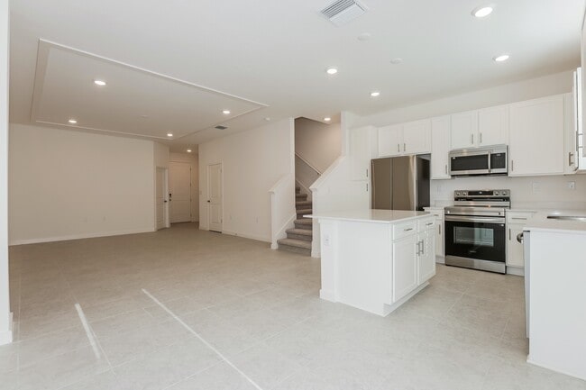 1475 Tristar Dr, Plant City, FL 33563 - photo 7