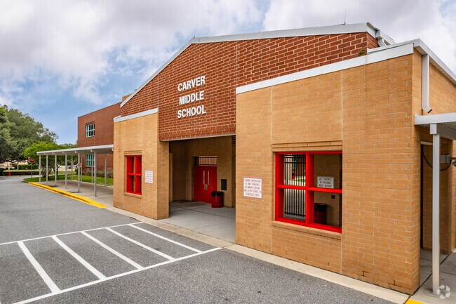 Lady Lake's Lake Carver Middle School is a public school serves grades 6-8 in Lake County.