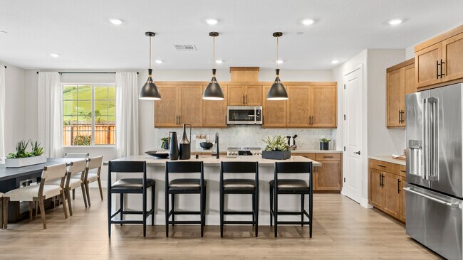 185 Golden Gate Ln, Vacaville, CA 95687 - photo 4