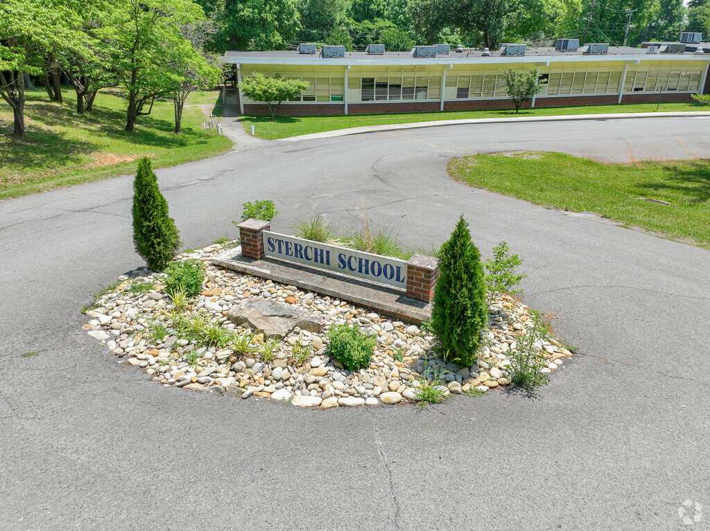 Sterchi Elementary School in Uptown Knoxville is located on Oaklett Drive.