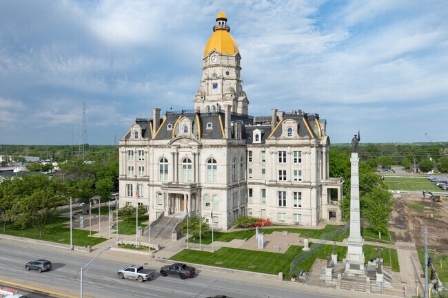 Downtown Terre Haute is 15 minute drive from Tecumseh.