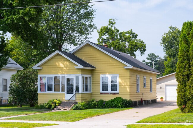 Classic bungalow details appear on tree-lined Bloomer blocks.